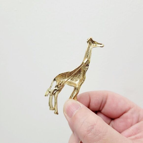 Brand New Giraffe Brooch Pin - Picture 6 of 7